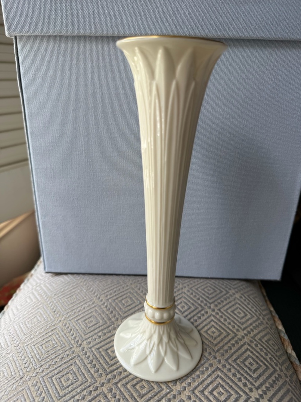 VTG Lenox Ivory Porcelsin Bud Vase with 24kt Gold Trim